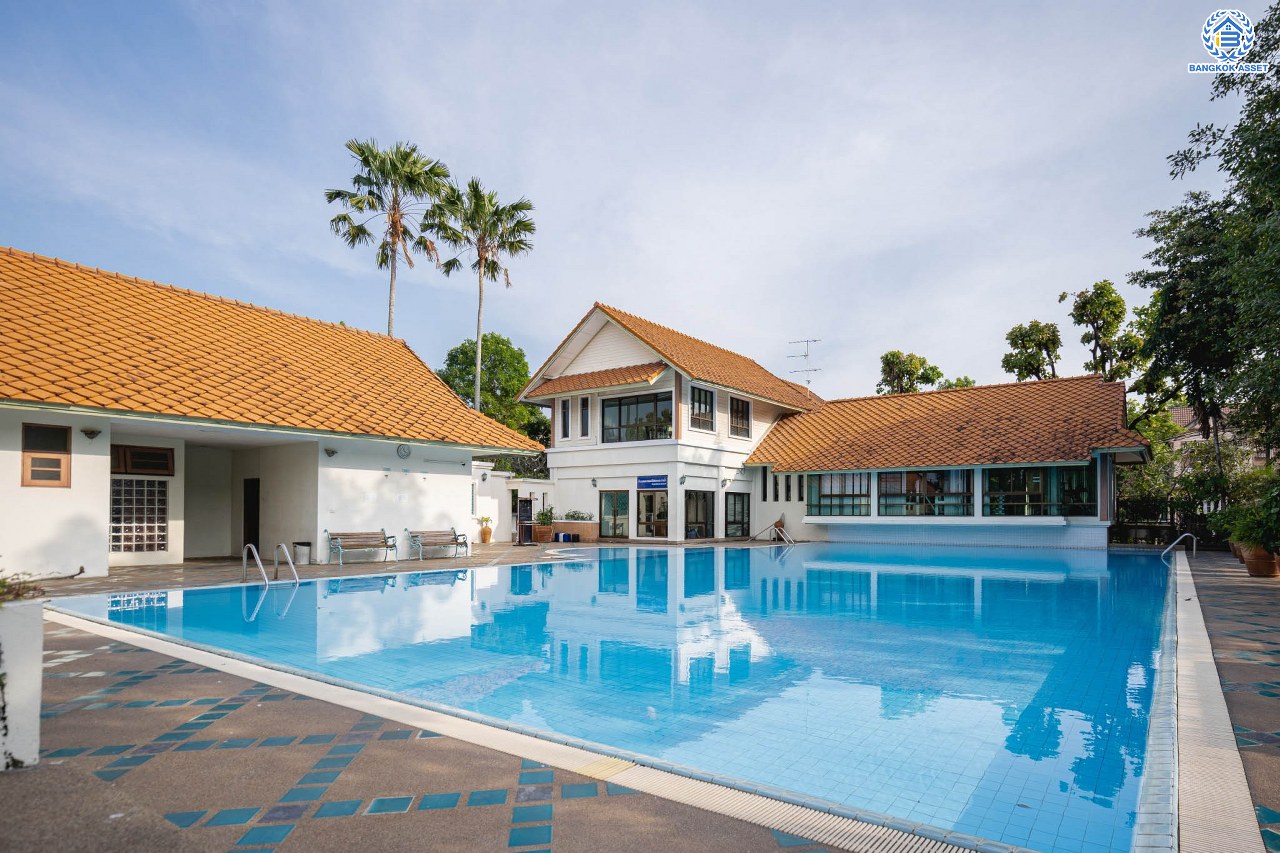 บ้านมือสองตกแต่งใหม่ โครงการ ลัดดารมย์ เพชรเกษม69 ตกแต่งหรูหราดีไซน์สุด Classic วิวสวนสาธารณะ ใกล้ส่วนกลาง บนเนื้อที่ 173.5 ตร.ว. ฟังก์ชันจัดเต็ม 4 ห้องนอน 4 ห้องน้ำ 1 ห้องอเนกประสงค์ 1 ห้องแม่บ้าน จอดรถได้ถึง 2 คัน บนทำเลศักยภาพ เชื่อมต่อหลายเส้นทาง ใกล้เดอะมอลล์บางแค จุดขึ้นทางด่วน "กาญจนาภิเษก" และรถไฟฟ้าสายสีน้ำเงิน "สถานีหลักสอง"